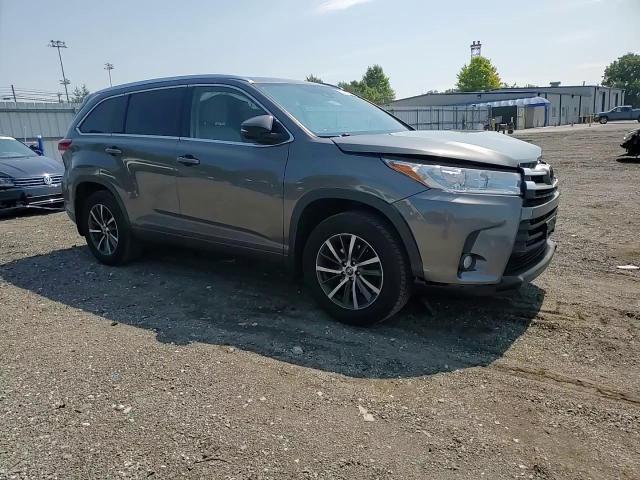 2018 Toyota Highlander Se VIN: 5TDJZRFH1JS561611 Lot: 66224704