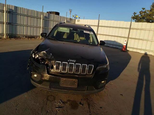 2019 Jeep Cherokee Latitude VIN: 1C4PJLCX9KD220416 Lot: 67411394