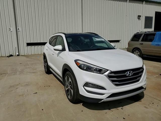 KM8J3CA23JU754576 2018 Hyundai Tucson Value