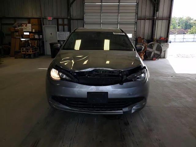 2017 Chrysler Pacifica - Image 12