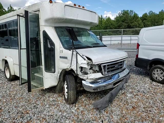 2006 Ford Econoline - Image 11