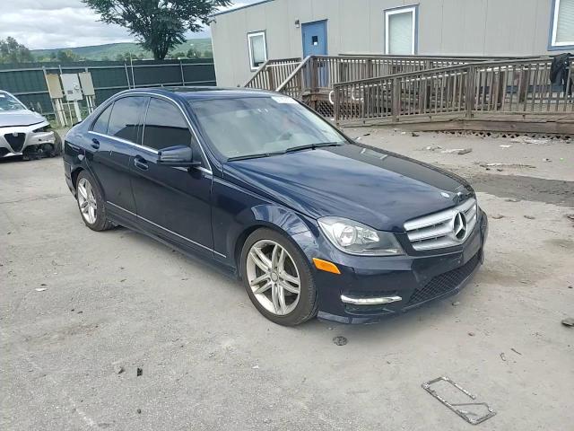 2012 Mercedes-Benz C 300 4Matic VIN: WDDGF8BB4CA695386 Lot: 67959754