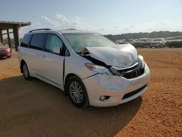 2017 Toyota Sienna Xle VIN: 5TDYZ3DC9HS845405 Lot: 68817684