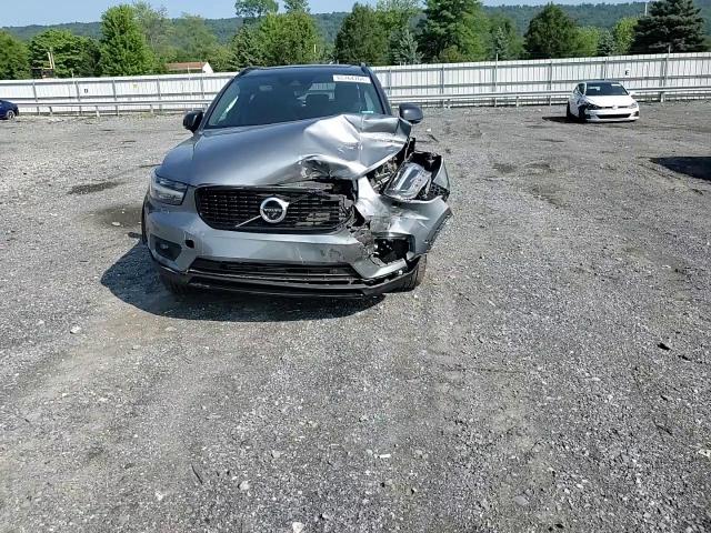 2019 Volvo Xc40 T5 R-Design VIN: YV4162UM2K2102562 Lot: 65764764