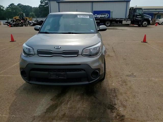 KNDJN2A21J7597802 2018 Kia Soul