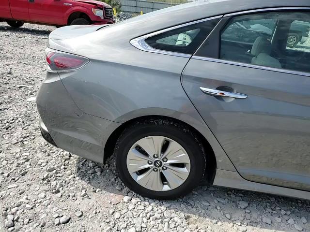 2018 Hyundai Sonata Hybrid VIN: KMHE24L37JA079669 Lot: 65670354