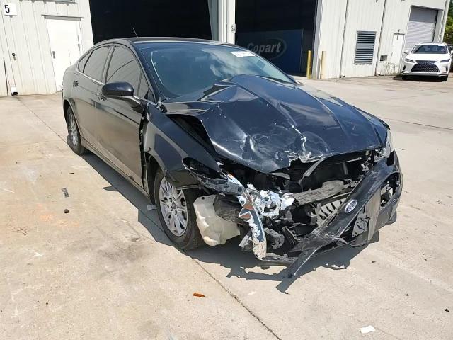 2017 Ford Fusion S VIN: 3FA6P0G72HR391629 Lot: 69785674