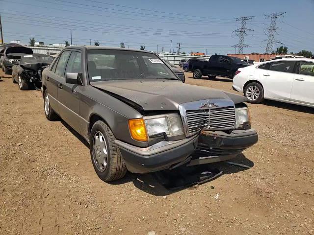 1993 Mercedes-Benz 400 E VIN: WDBEA34E7PB924913 Lot: 68579884