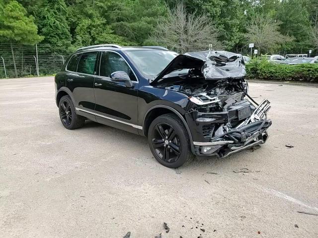 WVGRF7BP9HD005819 2017 Volkswagen Touareg Wolfsburg