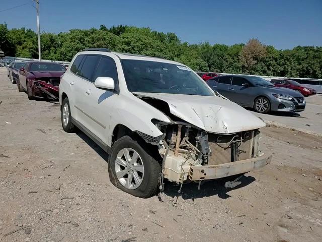 2011 Toyota Highlander Base VIN: 5TDZK3EH3BS043555 Lot: 68663924