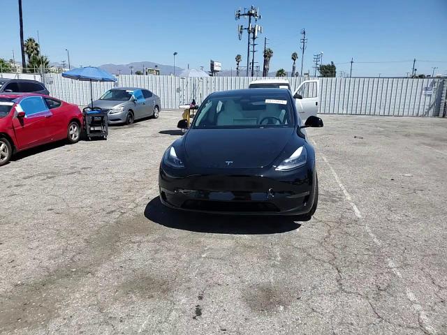 2024 Tesla Model Y VIN: 7SAYGDEFXRF128976 Lot: 68175874