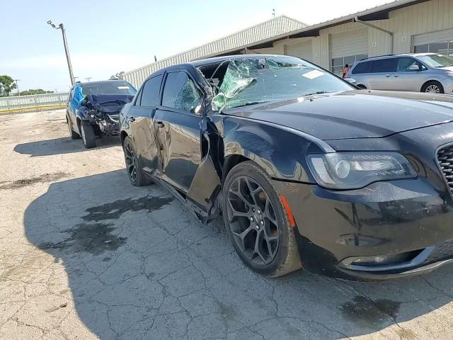 2019 Chrysler 300 S VIN: 2C3CCABG2KH618136 Lot: 66718964