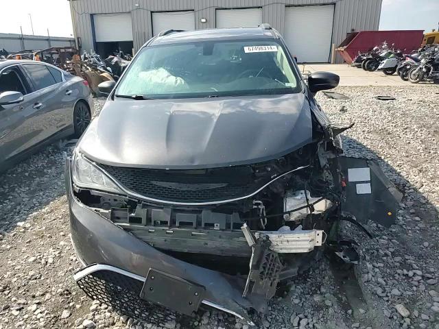 2017 Chrysler Pacifica Touring L VIN: 2C4RC1BG4HR810313 Lot: 67498314