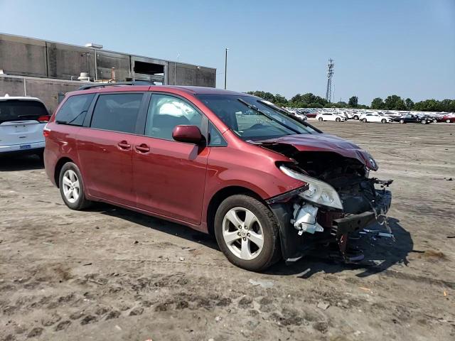 2015 Toyota Sienna - Image 11