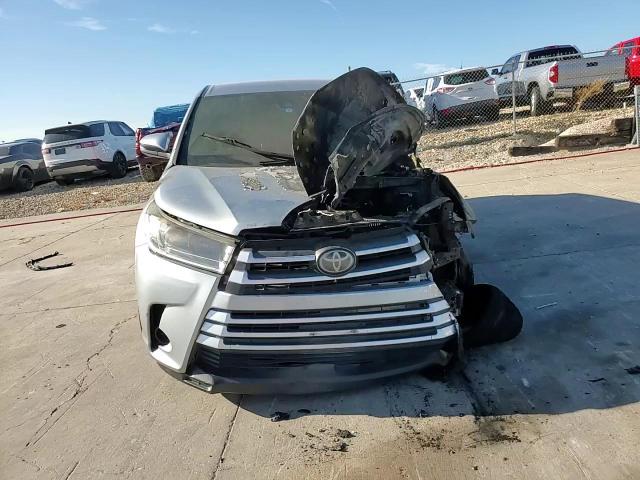 2017 Toyota Highlander Le VIN: 5TDZARFH1HS032695 Lot: 69338154