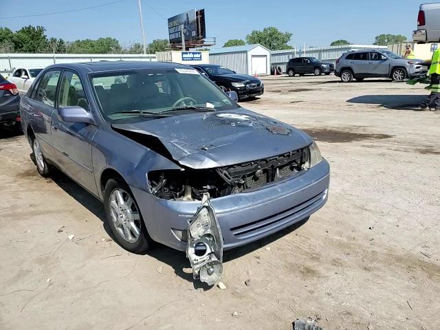 2000 Toyota Avalon - Image 11