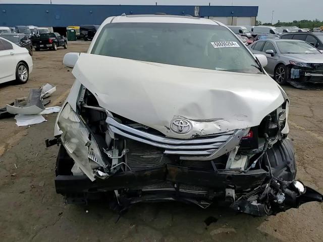 5TDDK3DC0BS002526 2011 Toyota Sienna Xle