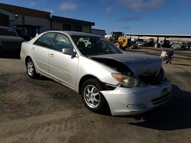 2004 Toyota Camry Le VIN: 4T1BE30K04U917835 Lot: 68150124