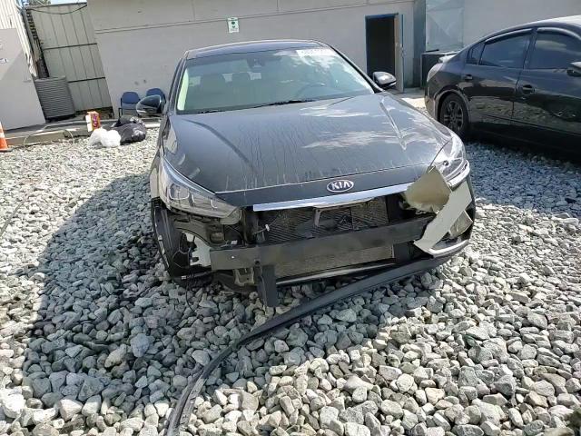 KNALC4J19H5061734 2017 Kia Cadenza Premium