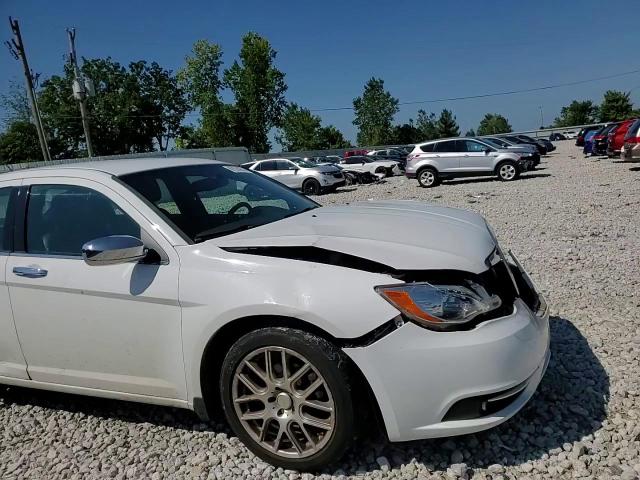 2013 Chrysler 200 - Image 11
