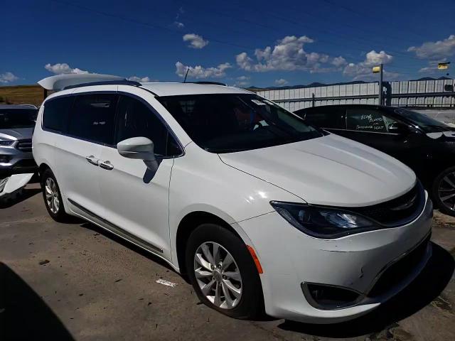 2019 Chrysler Pacifica Touring L VIN: 2C4RC1BG8KR559917 Lot: 68360494