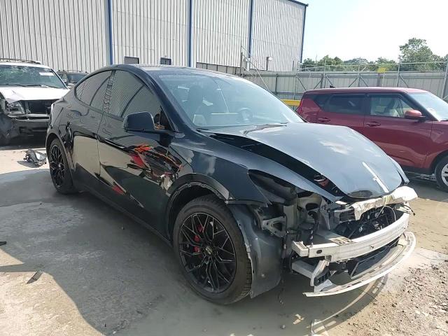 2022 Tesla Model Y VIN: 7SAYGDEF5NF382511 Lot: 68245365