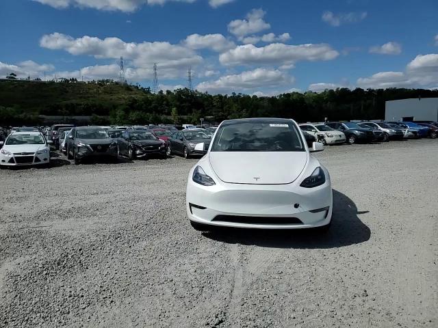 2024 Tesla Model Y VIN: 7SAYGDEE5RF185657 Lot: 71063125