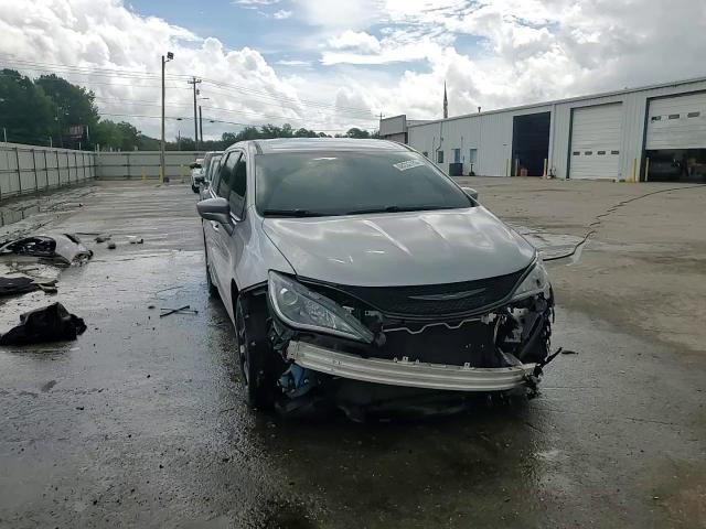 2020 Chrysler Pacifica Touring VIN: 2C4RC1FG6LR187604 Lot: 68202185