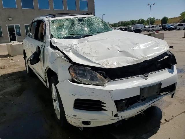 2014 Volkswagen Touareg V6 Tdi VIN: WVGEP9BP6ED011225 Lot: 67772175