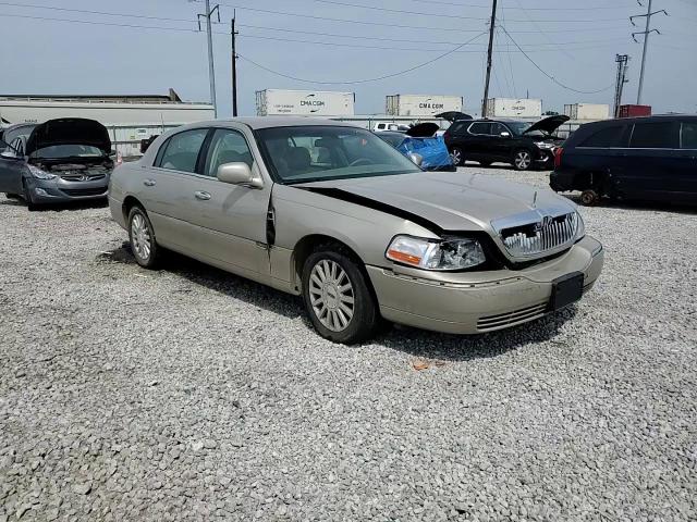 2004 Lincoln Town Car Executive VIN: 1LNHM81W04Y622559 Lot: 67185125
