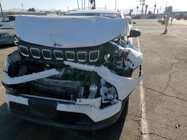 2022 Jeep Compass Latitude VIN: 3C4NJDBB4NT135226 Lot: 70316525