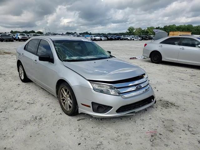 2012 Ford Fusion S VIN: 3FAHP0GAXCR270957 Lot: 68537495