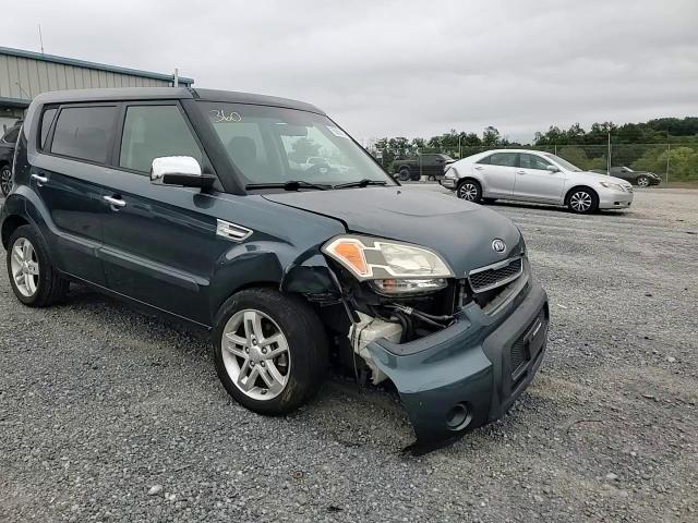 2011 Kia Soul + VIN: KNDJT2A28B7258588 Lot: 68560205