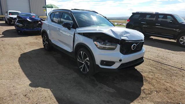 2021 Volvo Xc40 T5 R-Design VIN: YV4162UM6M2414158 Lot: 70744595