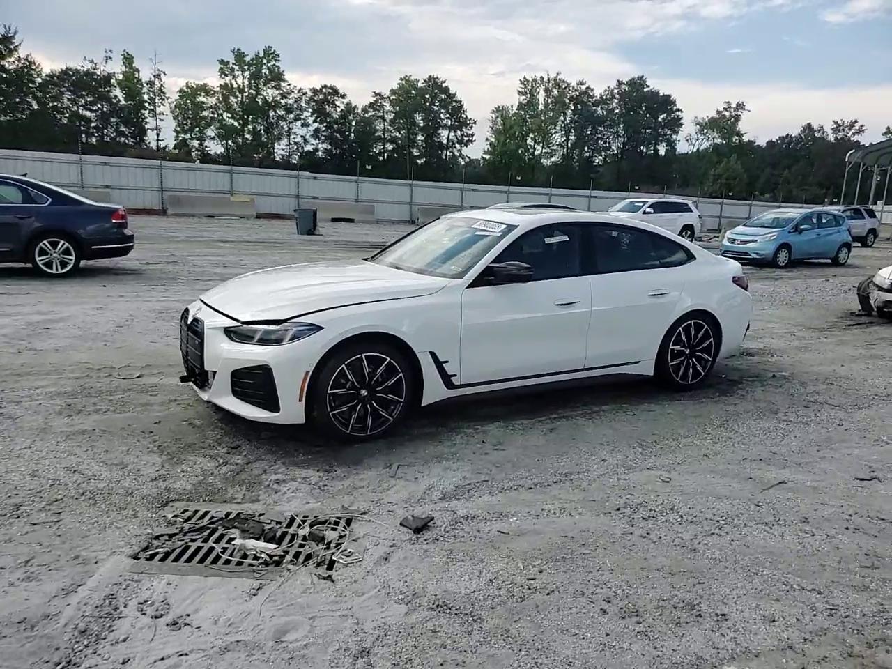 Фото: WBY33HD04SFU09209