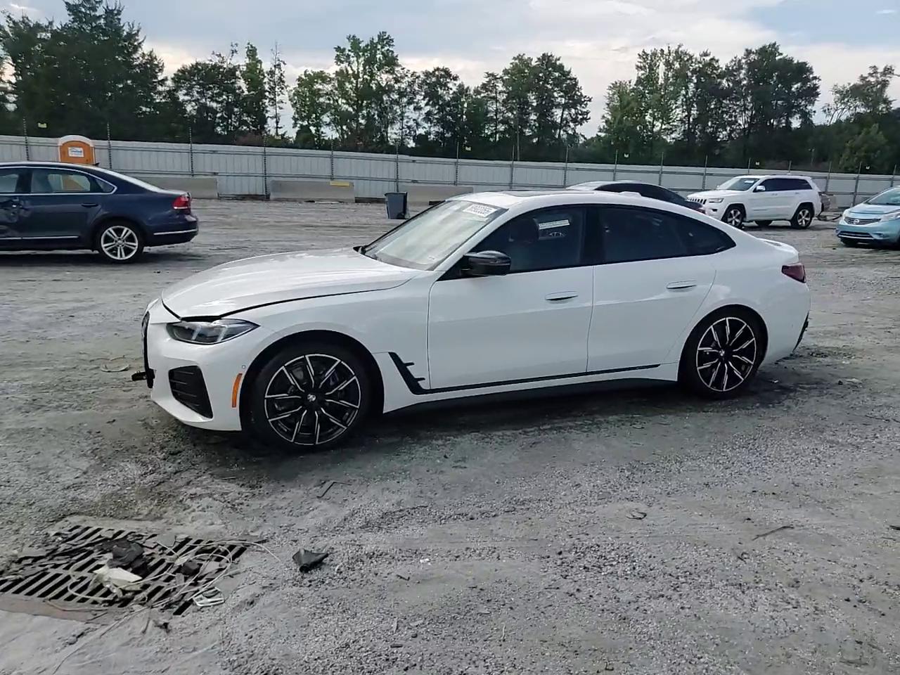 Фото: WBY33HD04SFU09209