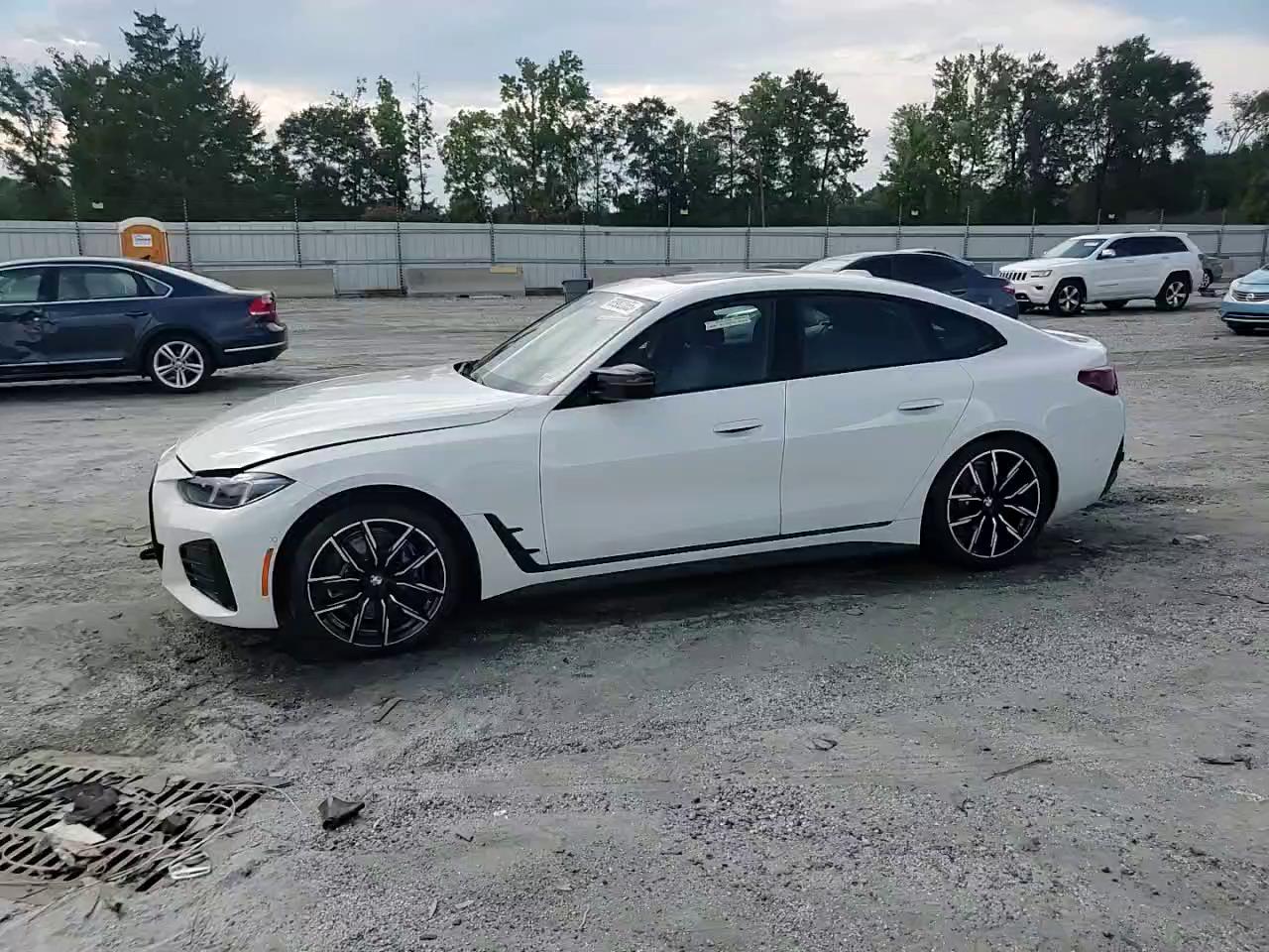 Фото: WBY33HD04SFU09209