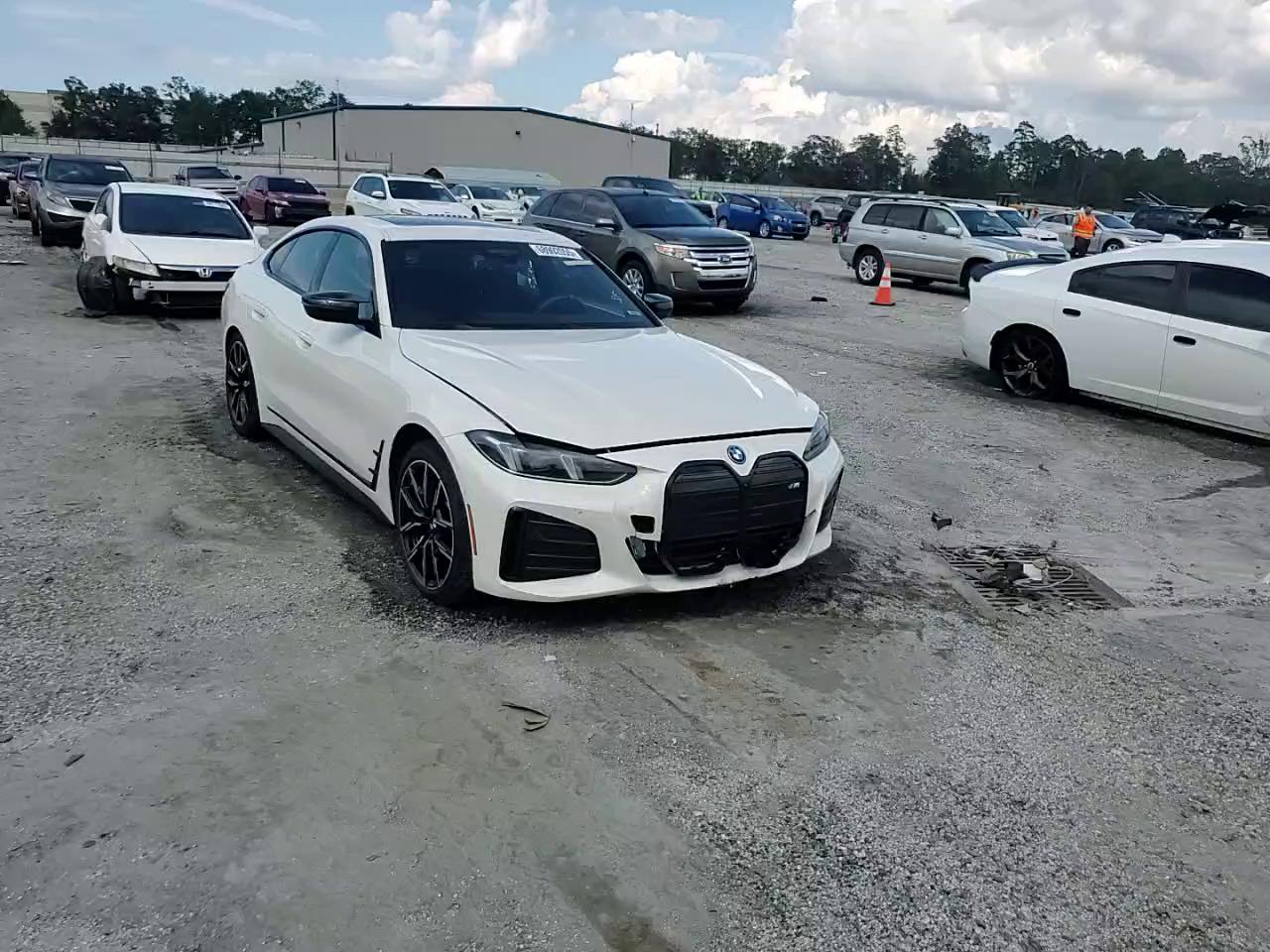 Фото: WBY33HD04SFU09209