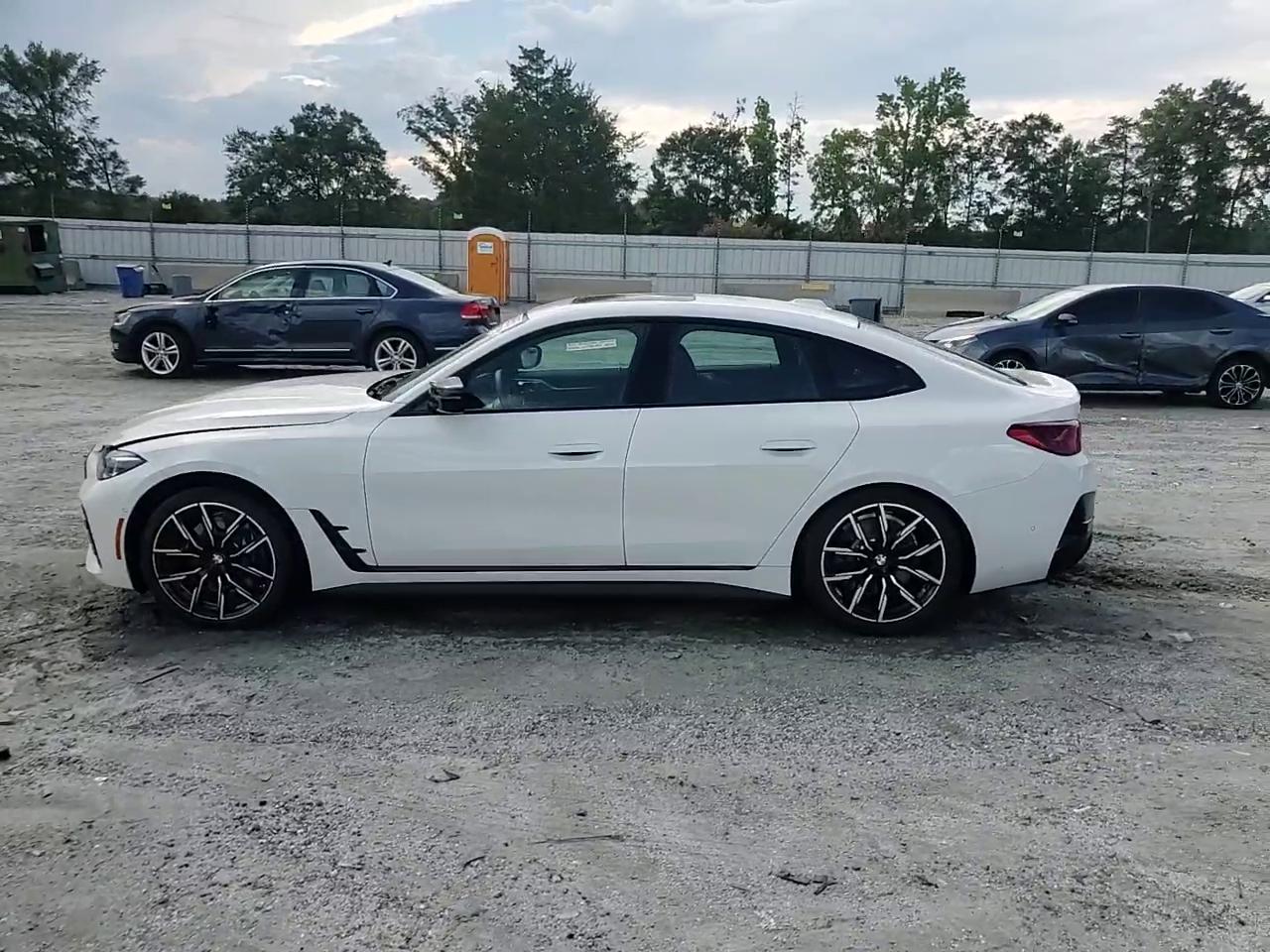 Фото: WBY33HD04SFU09209