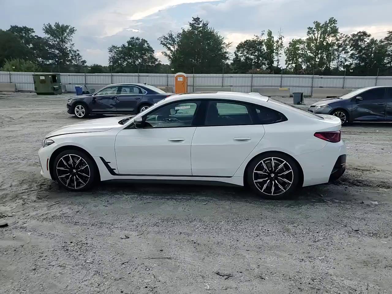 Фото: WBY33HD04SFU09209