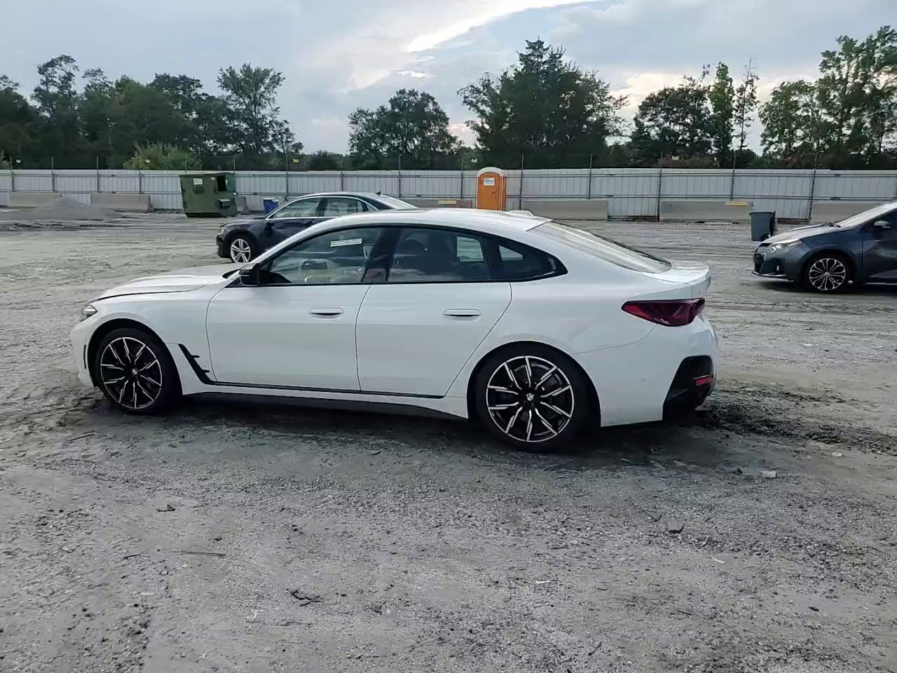 Фото: WBY33HD04SFU09209