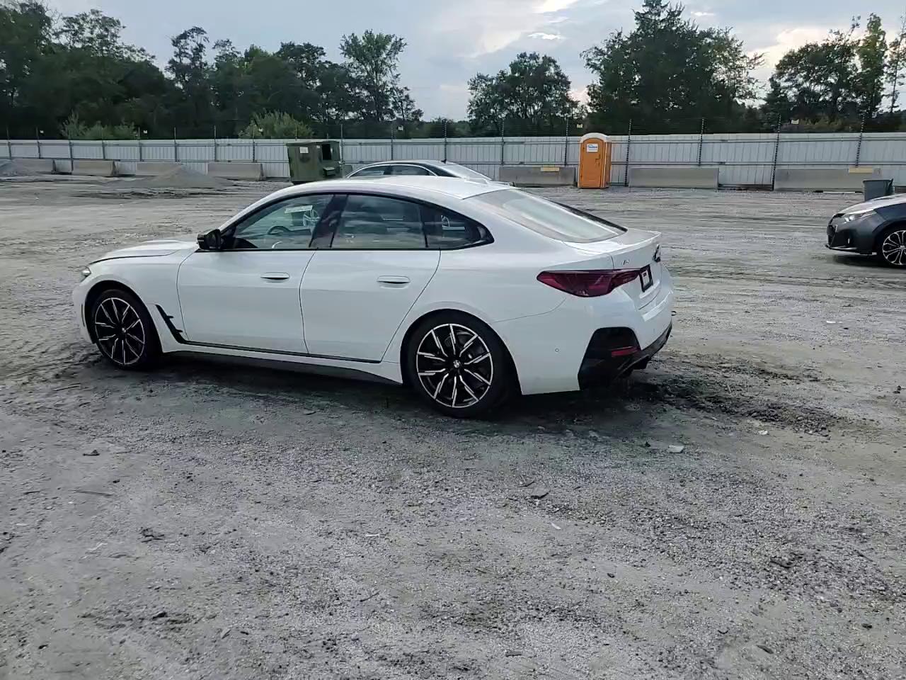 Фото: WBY33HD04SFU09209