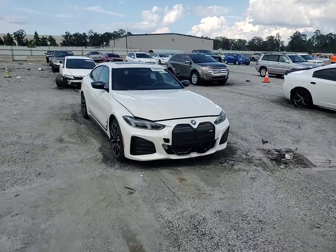 Фото: WBY33HD04SFU09209