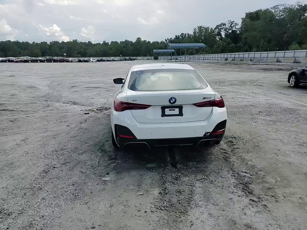 Фото: WBY33HD04SFU09209