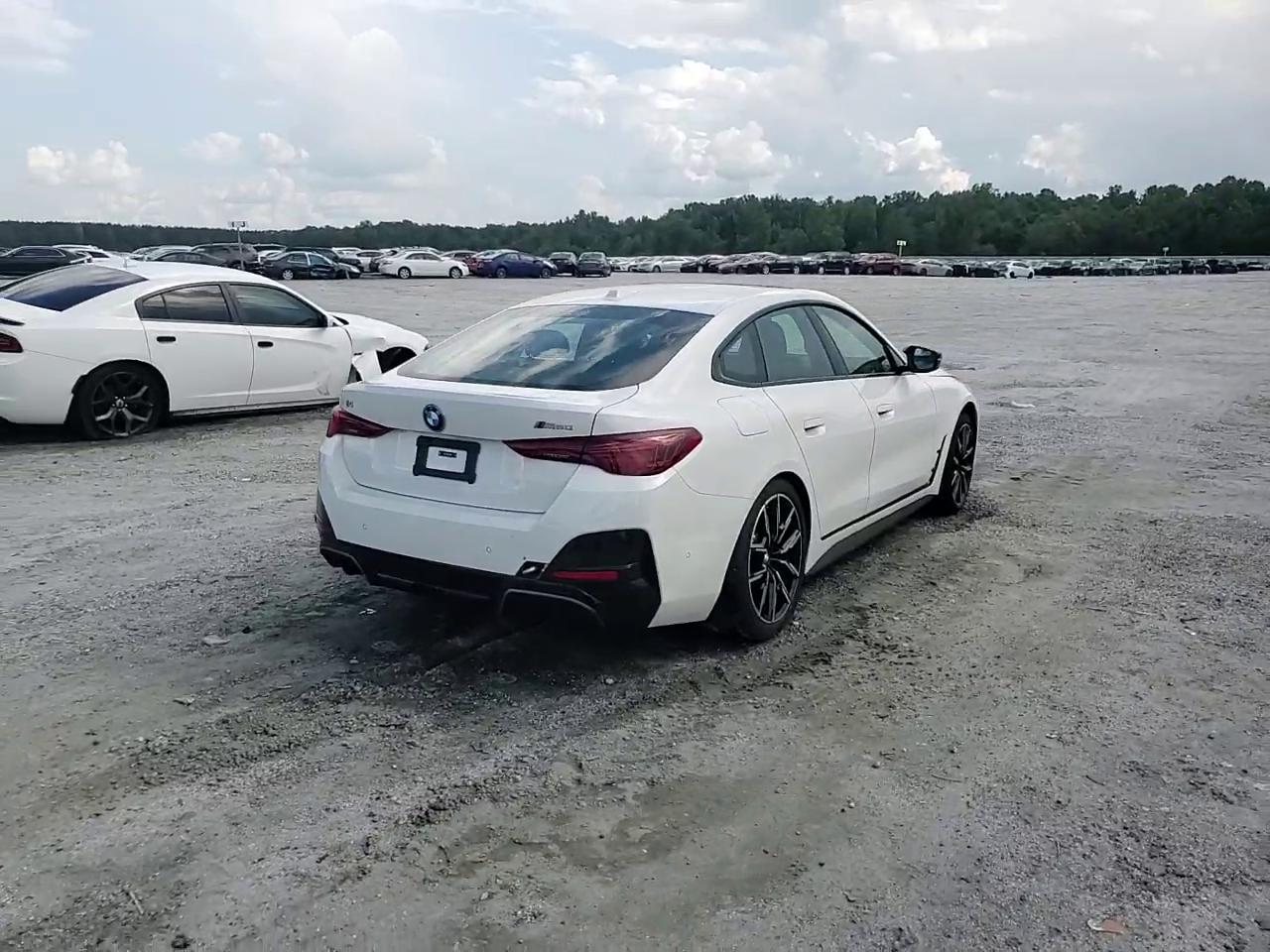 Фото: WBY33HD04SFU09209