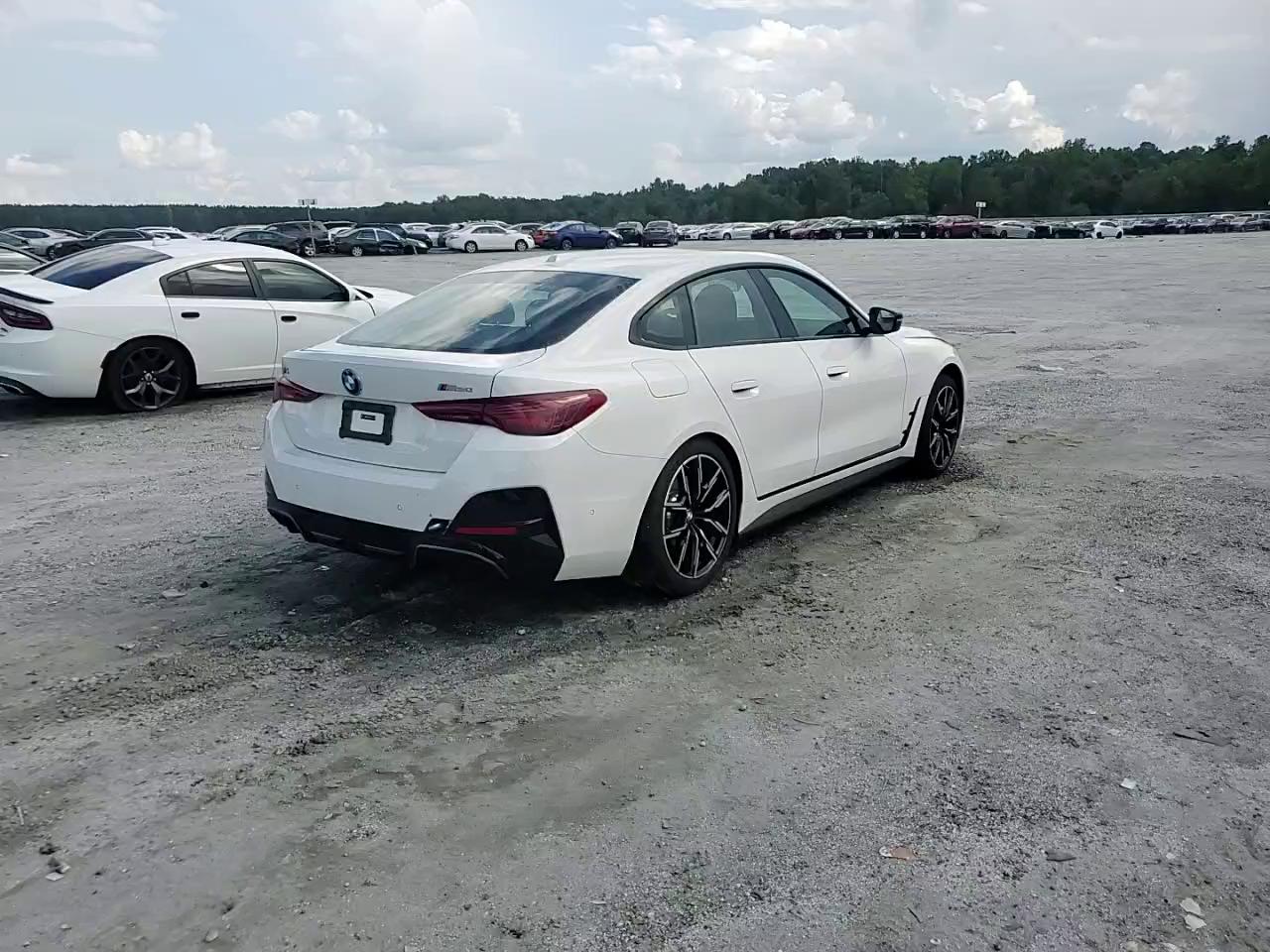 Фото: WBY33HD04SFU09209