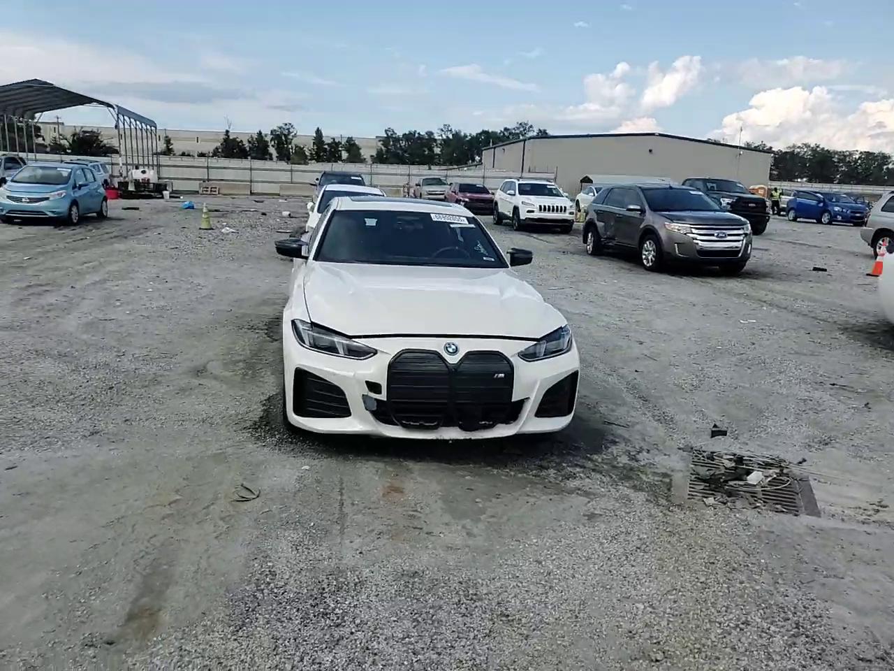 Фото: WBY33HD04SFU09209