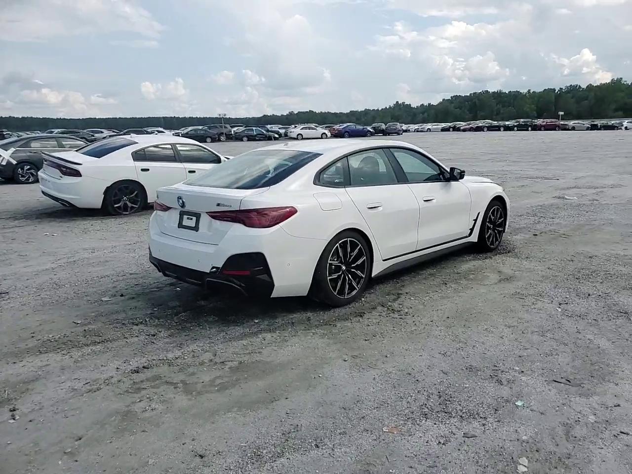 Фото: WBY33HD04SFU09209