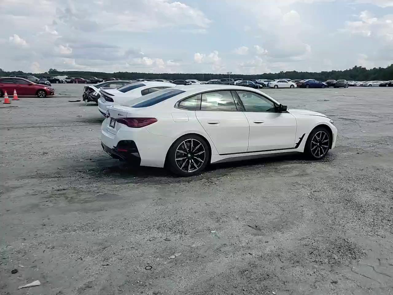 Фото: WBY33HD04SFU09209