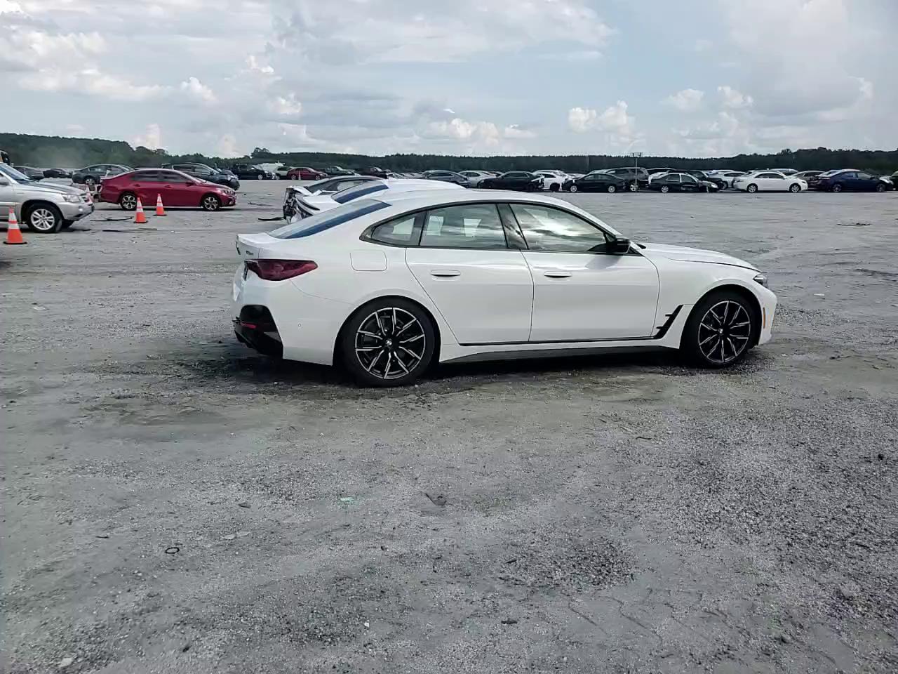 Фото: WBY33HD04SFU09209